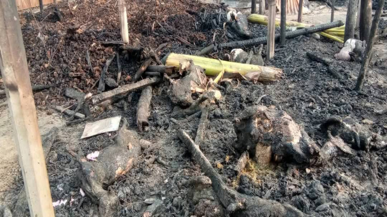 কুড়িগ্রামে কয়েলের আগুনে চার দিন মজুরের ঘর-বাড়ি পুড়ে ছাই, ক্ষ