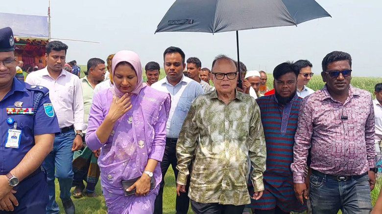 সরকারের কাছে যথেষ্ট পরিমাণ খাদ্যশস্য মজুত রয়েছে উপদেষ্টা।