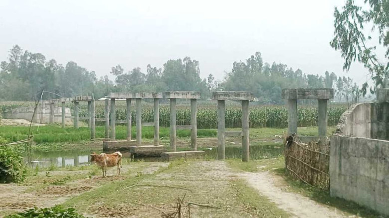 রংপুরে সেতুর খবর নেই,পিলার দেখেই কাটল ৫ বছর
