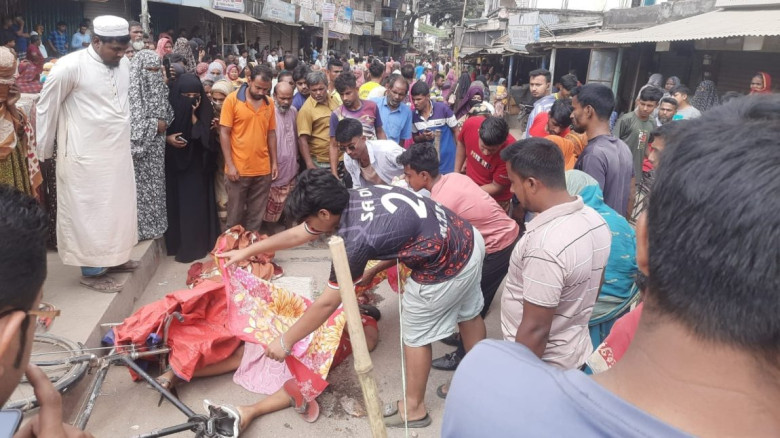 বগুড়ায় বালুবাহী ট্রাক চাপায় শিক্ষার্থী নিহত