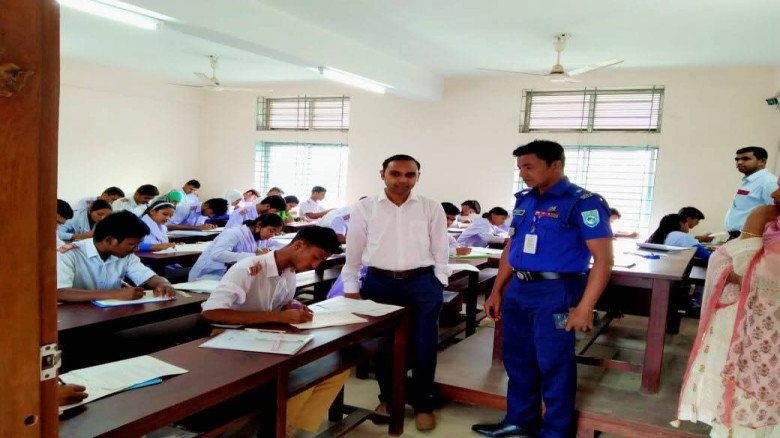 বীরগঞ্জে এসএসসি পরীক্ষা কেন্দ্র পরিদর্শন করলেন ইউএনও তানভীর 