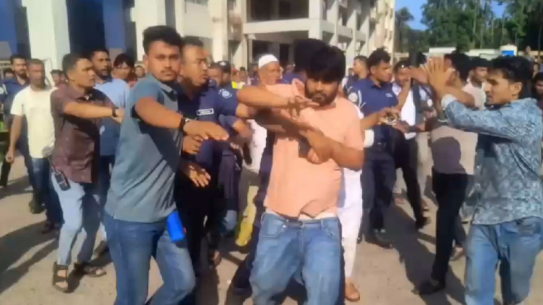 ভোলায় চিকিৎসককে মারধর, নেপথ্যে দালাল চক্রে পরিবর্তনে ব্যাপক 