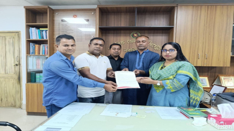 নরসিংদীতে গণমাধ্যম কর্মীর বিভিন্ন দাবি নিয়ে স্মারকলিপি প্রদ