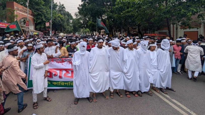 পলিটেকনিক শিক্ষার্থীদের ‘কাফন মিছিল