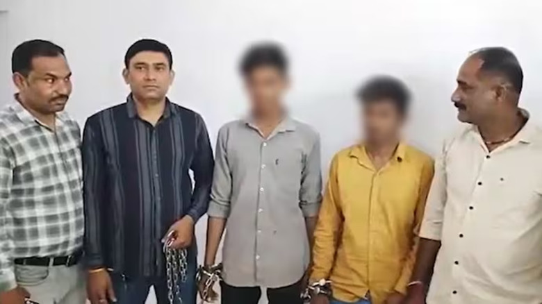 ভারতে কিশোরীর নৃশংসতা : স্বামীকে কুপিয়ে ভিডিও কলে দেখাল প্রে