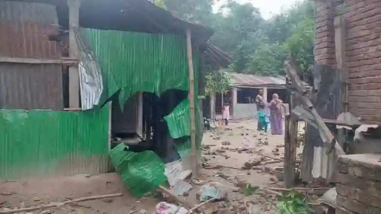 ঝিনাইদহের শৈলকুপায় দু’গ্রুপের সংঘর্ষে ৭জন আহত , ঘরবাড়ী ভাঙচু