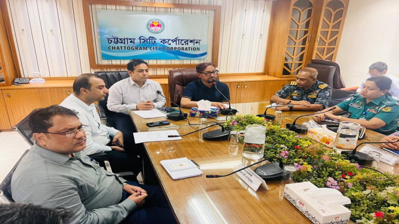 জলাবদ্ধতা নিরসনে সব সেবা সংস্থাকে একসাথে কাজ করতে হবে: মেয়র 