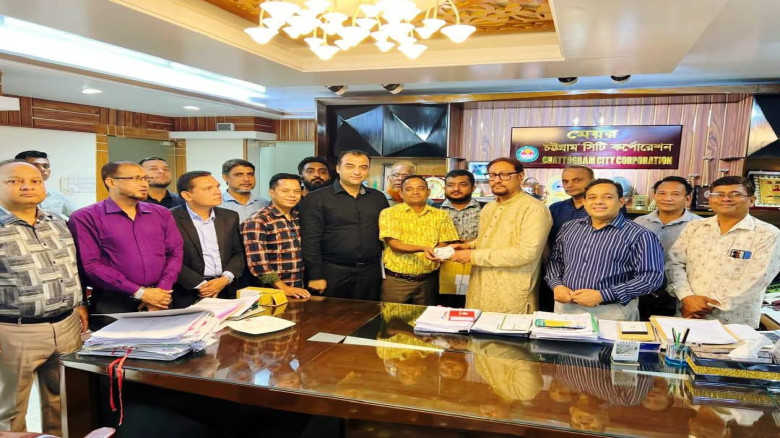 টিসিবির পণ্য বিক্রয়ের  কার্ড বিতরণ কার্যক্রমের  উদ্বোধন করলে