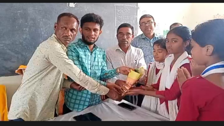 পল্লী উন্নয়নের শিক্ষক ও শিক্ষার্থীদের সাথে নবগঠিত সভাপতির সৌ