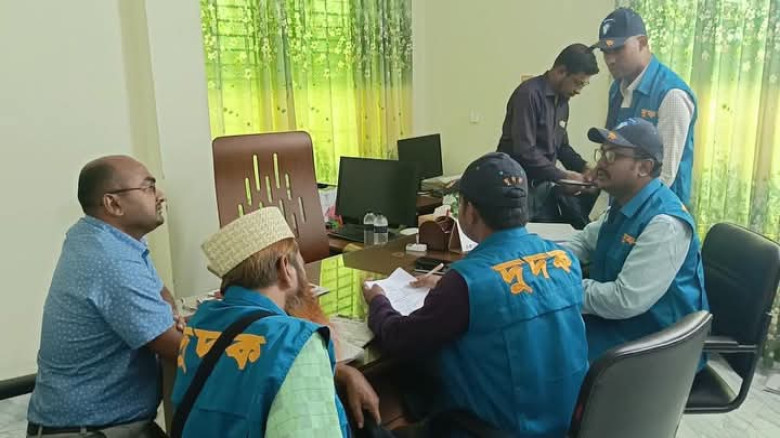 বাগেরহাট বিআরটিএ অফিসে দুদকের অভিযান