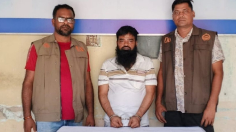 বগুড়ায় আলোচিত সন্ত্রাসী ও মাদক ব্যবসায়ী ঝুমুর সরকার আটক