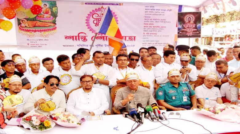 চট্টগ্রামে বৌদ্ধ সম্প্রদায়ের শান্তি শোভাযাত্রায় আমীর খসরু মা