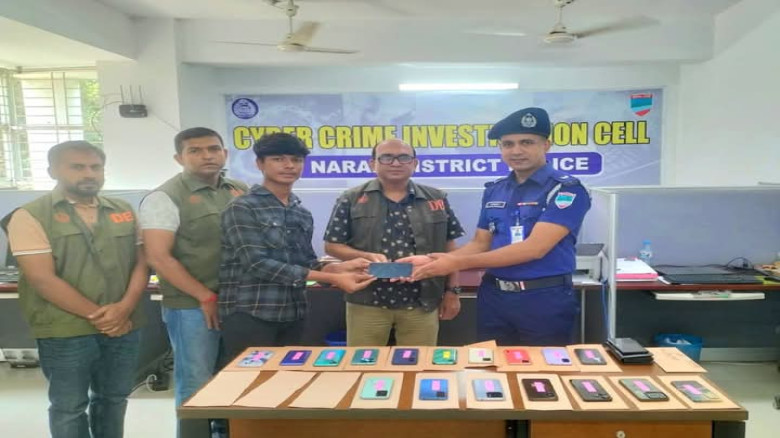 নড়াইল সিসিআইসি কর্তৃক হারিয়ে যাওয়া ২২টি মোবাইল ও নগদ টাকা