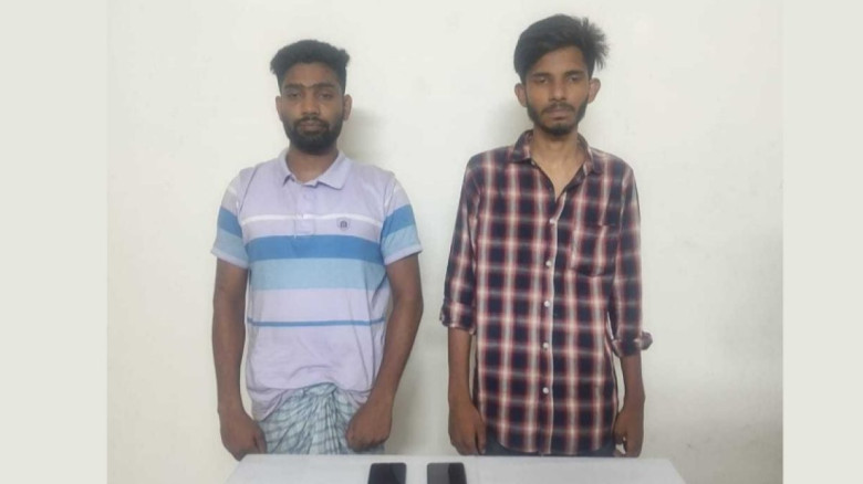 বগুড়ায় দর্শনার্থীকে ছিনতাই, ২ যুবক গ্রেপ্তার