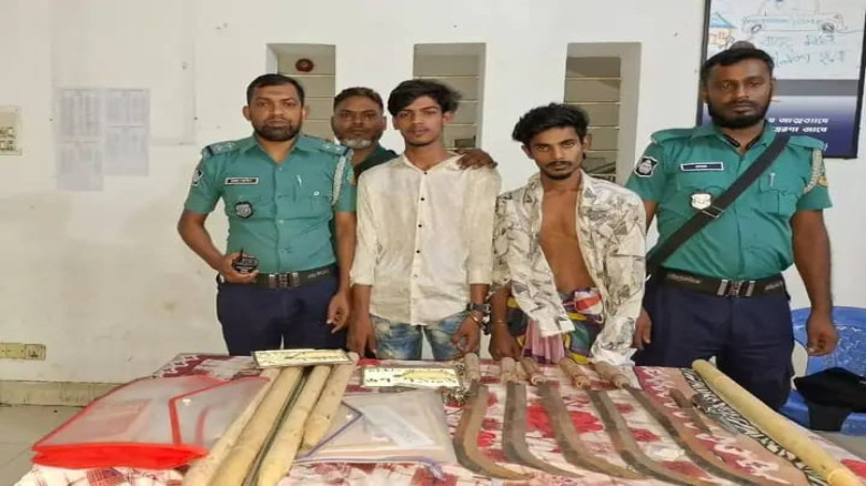টঙ্গীতে মহাসড়কে সক্রিয় ছিনতাইকারী চক্রের ২ সদস্য গ্রেফতার উদ