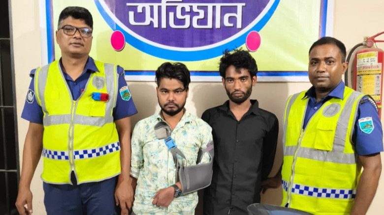 বগুড়ায় ফেন্সিডিলসহ দুই মাদক কারবারি গ্রেপ্তার...