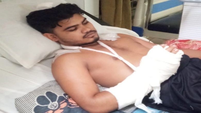 নড়াইলের সিঙ্গাশোলপুর ইউনিয়নের সুভারঘোপ গ্রামে দুই ভাইকে কুপি