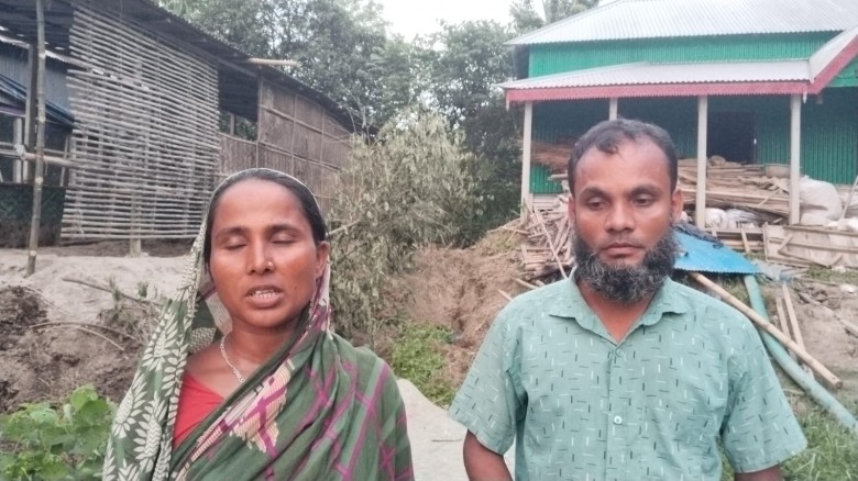 দিনমজুর রুপচান সেকের জায়গা দখল করে ঘর তুলার অভিযোগ বাদল গংদে