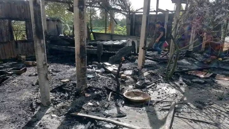 কুড়িগ্রামের ভূরুঙ্গামারী অগ্নিকাণ্ডে পুড়ে যায় বাড়িসহ নগদ
