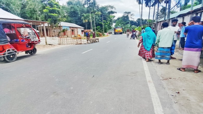 কুড়িগ্রাম ভুরুঙ্গামারীতে ভয়াবহ সড়ক দুর্ঘটনায় মাদ্রাসা শি
