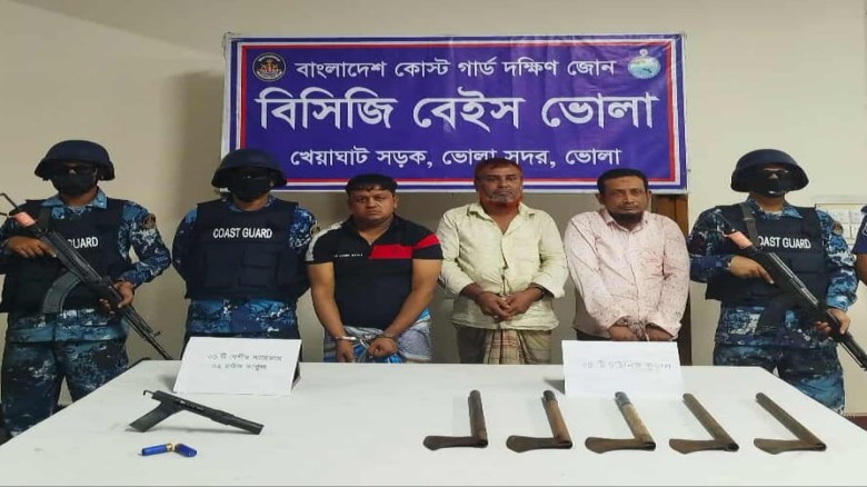 ভোলায় যৌথ অভিযানে আওয়ামী লীগের ৩ জন দুষ্কৃতিকারী কে দেশীয 