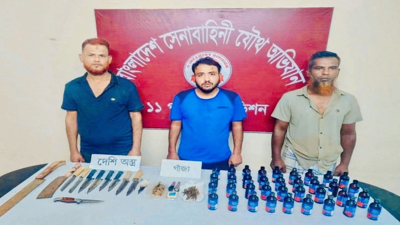 বগুড়া শহরে দেশীয় অস্ত্র ও মাদকদ্রব্য সহ ৫ শীর্ষ মাদক কারবার
