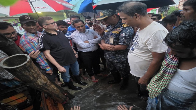 চট্টগ্রামে নালায় পড়ে শিশুর মৃত্যু: ঘটনাস্থল পরিদর্শনে চসিকের