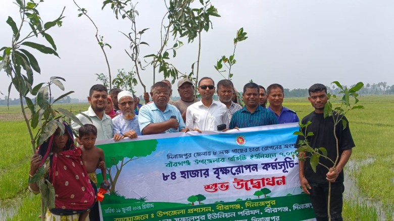 বীরগঞ্জে বৃক্ষ রোপণ কর্মসূচির শুভ উদ্বোধন।
