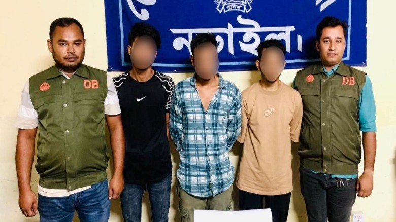 নড়াইল ডিবি পুলিশের সফল  অভিযানে পঞ্চাশ পিস ইয়াবা ট্যাবলেটসহ