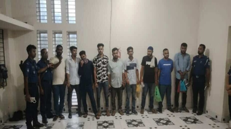 নড়াইলের লোহাগড়ায় আন্তঃজেলা ডাকাত চক্রের ৯ সদস্য আটক! ৭ মোটর