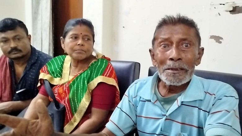 নড়াইলে প্রতারণা করে প্রতিবন্ধী কমল পালের এক একর ১০ শতক জমি হ