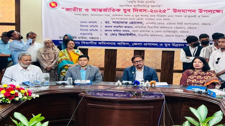 তরুণদের উদ্যোক্তা হিসেবে গড়ার মাধ্যমে বেকারত্ব হ্রাস করতে হব