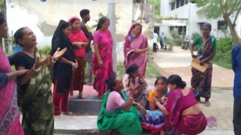নড়াইলে দুই মোটরসাইকেল ও ভ্যানের ত্রিমুখী সংঘর্ষে স্কুলছাত্র 