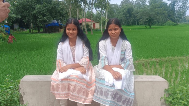 বীরগঞ্জ আলোচিত যমজ দুই বোন মনি-মুক্তার আগামীকাল জন্মদিন ২২ আ