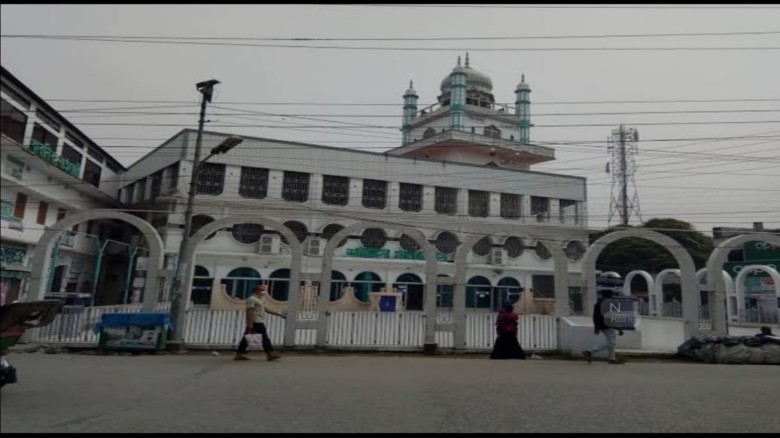 কিশোরগঞ্জের শহিদী মসজিদের সামনে নৈরাজ্য, পবিত্রতা প্রশ্নবিদ্