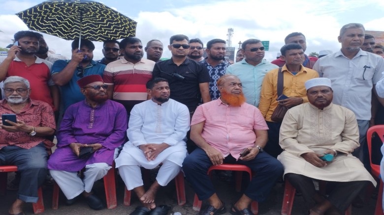 বাগেরহাটে ৪টি আসন বহাল রাখার দাবিতে হরতাল-অবরোধে অচল শিক্ষা 