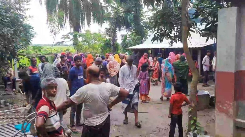 নড়াইলে পুকুরে ডুবে ভাই-বোনের মৃত্যু ও ভ্যান চালক সুমন, মরদেহ