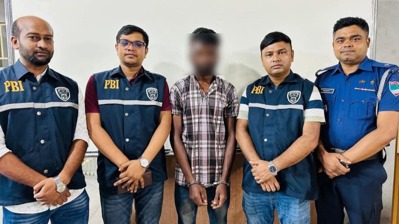 নড়াইলের লোহাগড়ায় আলোচিত ভ্যান চালক সুমন হত্যার মুল আসামি গ্র