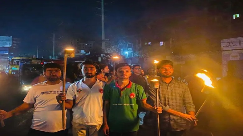 আশুলিয়ায় নুরুল হক নুরের উপর হামলার প্রতিবাদে মশাল মিছিল
