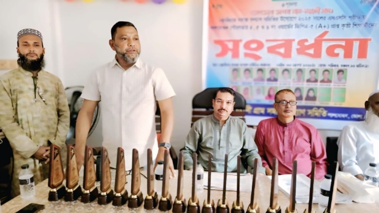 নিজ গ্রামের জিপিএ-৫ প্রাপ্ত কৃতী শিক্ষার্থীদের সংবর্ধনা দিলো