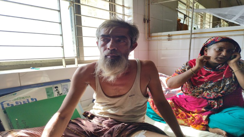 জরুরি বিভাগে রোগীকে ডাক্তারের লাথির অভিযোগ উঠেছে