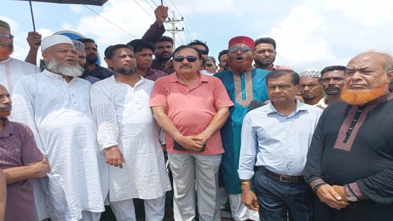 হরতালে অচল বাগেরহাট, সড়কে আগুন জ্বালিয়ে ও গাছের গুঁড়ি ফেলে অ