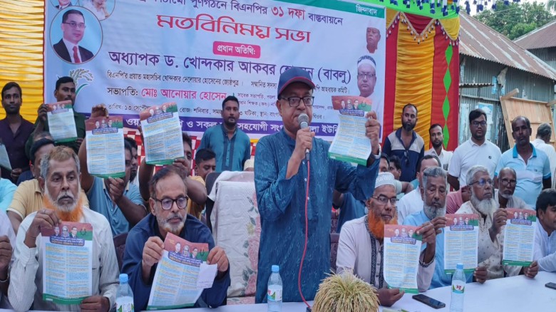 ঘিওরে ৩১ দফার লিফলেট বিতরণ করলেন- খোন্দকার বাবলু