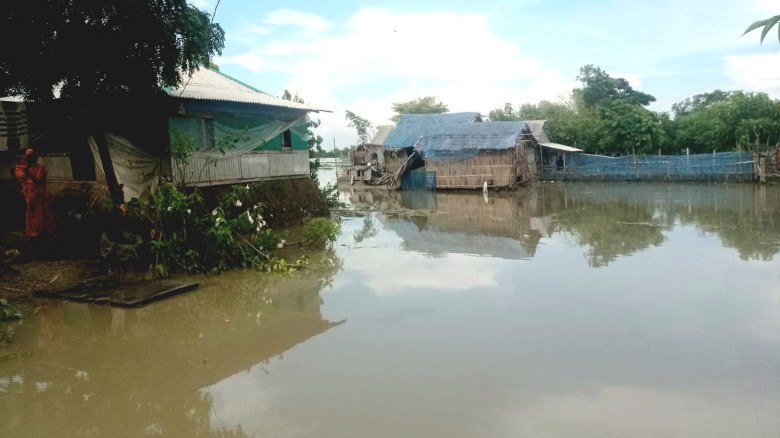 বাগেরহাটের রামপালের কৈগর্দাসকাটির ৪৫ টি বাড়ি-ঘর জোয়ারের পানিতে প্লাবিত...