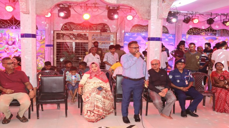 নড়াইলে শারদীয় দুর্গোৎসব উদযাপন পরিদর্শন করলেন এসপি রবিউল ইস