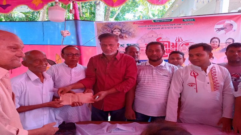 রাখালগাছিতে বিভিন্ন পূজামণ্ডপে আর্থিক সহায়তা প্রদান করেছেন বিএনপি নেতা হাসান আল মামুন বাপ্পি...