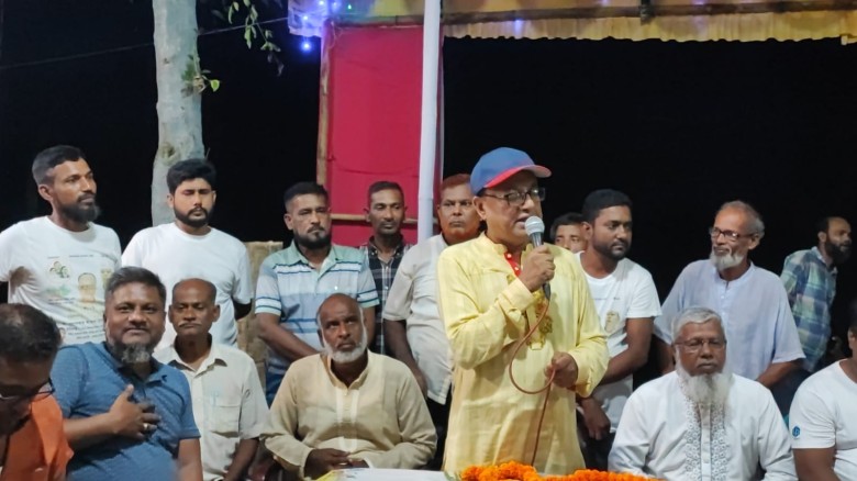 ঘিওরে স্বারদীয় দুর্গোৎসবে সনাতন ধর্মাবলম্বীদের সাথে শুভেচ্ছা
