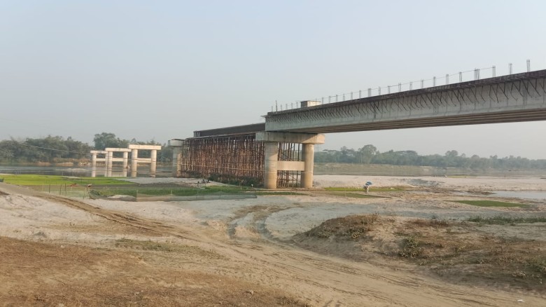 অনিশ্চিত জয়ন্তীয়া সেতু নির্মাণ কাজ পালিয়ে গেছে ঠিকাদার