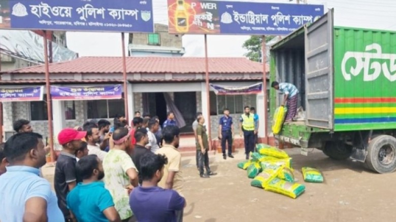 হবিগঞ্জ জেলার শায়েস্তাগঞ্জ হাইওয়ে পুলিশের অভিযান কুরিয়ার সার