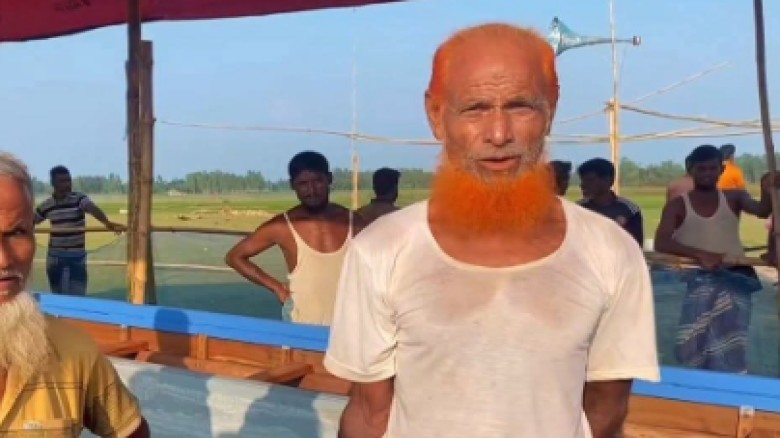 কুড়িগ্রামে সেলোর নৌকার মেশিনে পাঞ্জাবি পেঁচিয়ে,খেলার নৌকার প